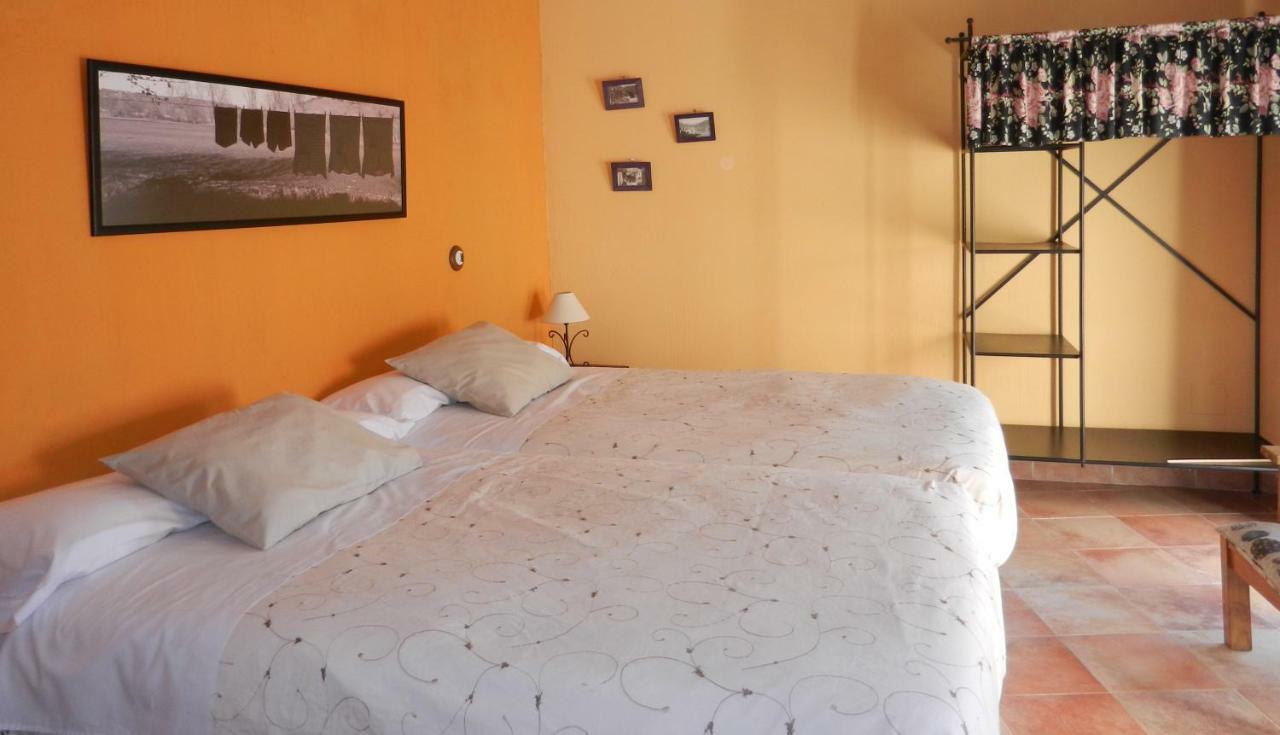 Casa Rebollares I Pensionat Piedralaves Exteriör bild
